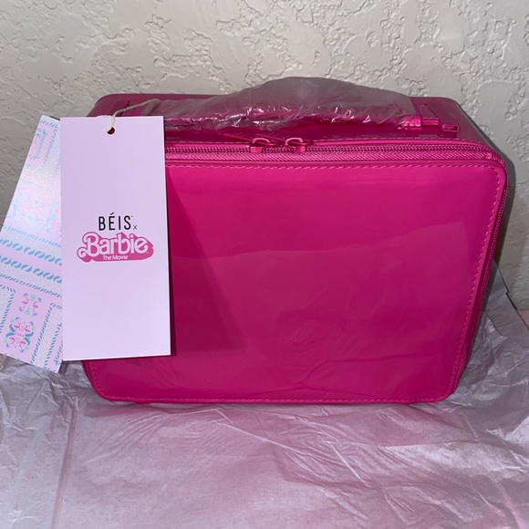 HP🎉BEIS x BARBIE The Cosmetic Case
IN BARBIE™ PINK - Picture 4 of 16